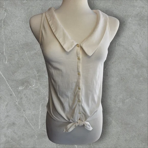Women's White Sleeveless Collared Top - Picture 4 of 7